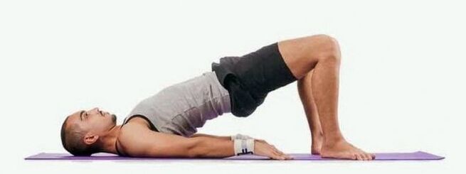 O home realiza o exercicio
